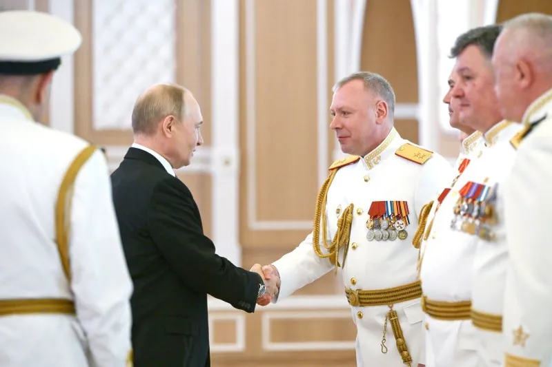 Путин в День ВМФ проверил ход учений в Санкт-Петербурге