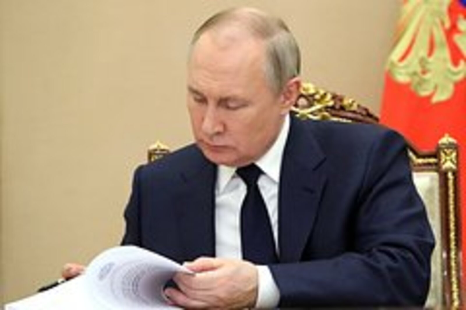 Путин поддержал предложение по расширению внесудебного банкротства