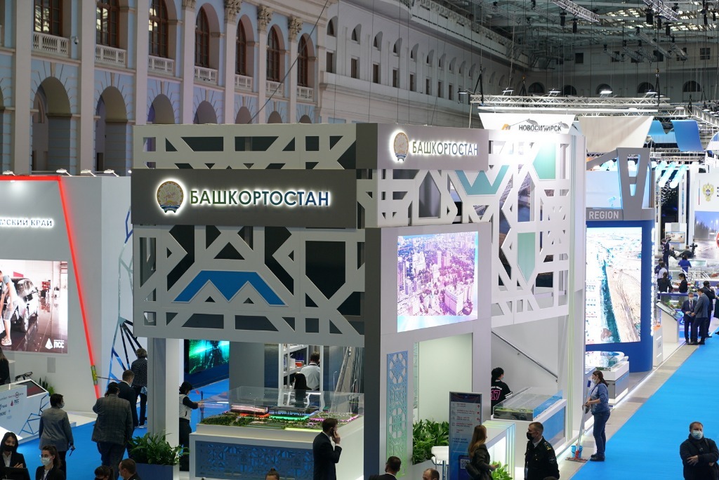 Глава Республики Башкортостан Радий Хабиров побывал на Международной выставке «Транспорт России»