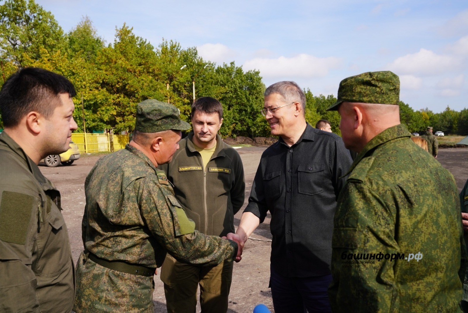 Радий Хабиров ответил на вопросы мобилизованных из Башкирии во время  посещения места боевого слаживания в Саратовской области