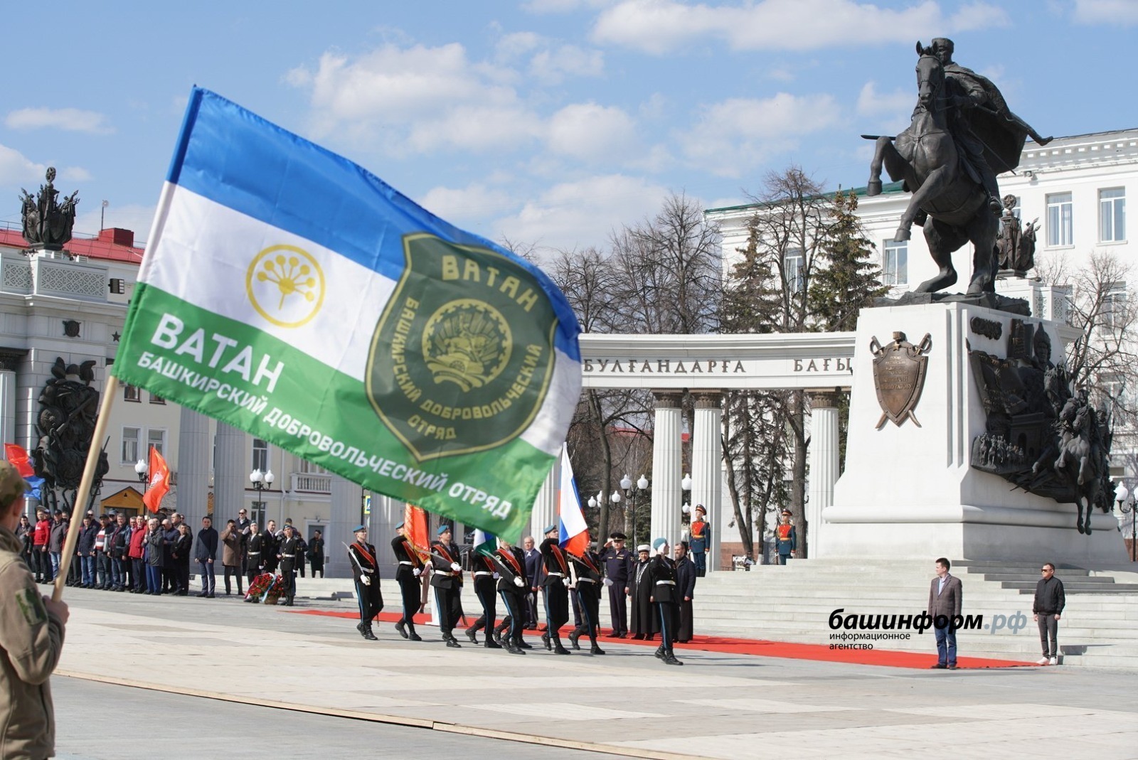 На Советской площади г. Уфы состоялись торжественные проводы  башкирского добровольческого отряда «Ватан» на СВО