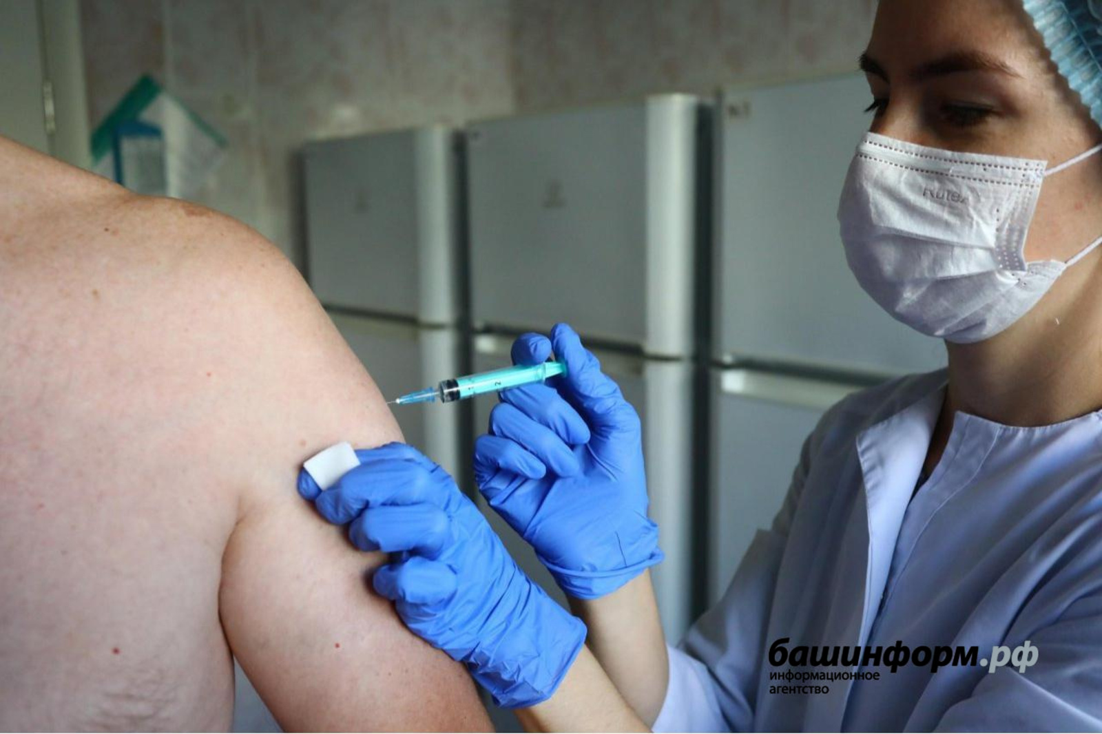 Врач из Америки рассказала о мольбах тяжелобольных коронавирусом вакцинировать их