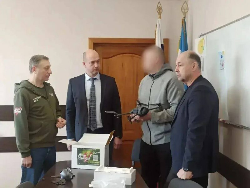 Максим Ульчев передал квадрокоптер и тепловизор коллеге-участнику СВО