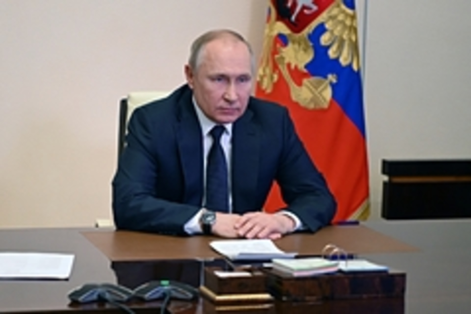 Путин поручил запретить в 2022 году вывоз и ввоз в Россию части продукции