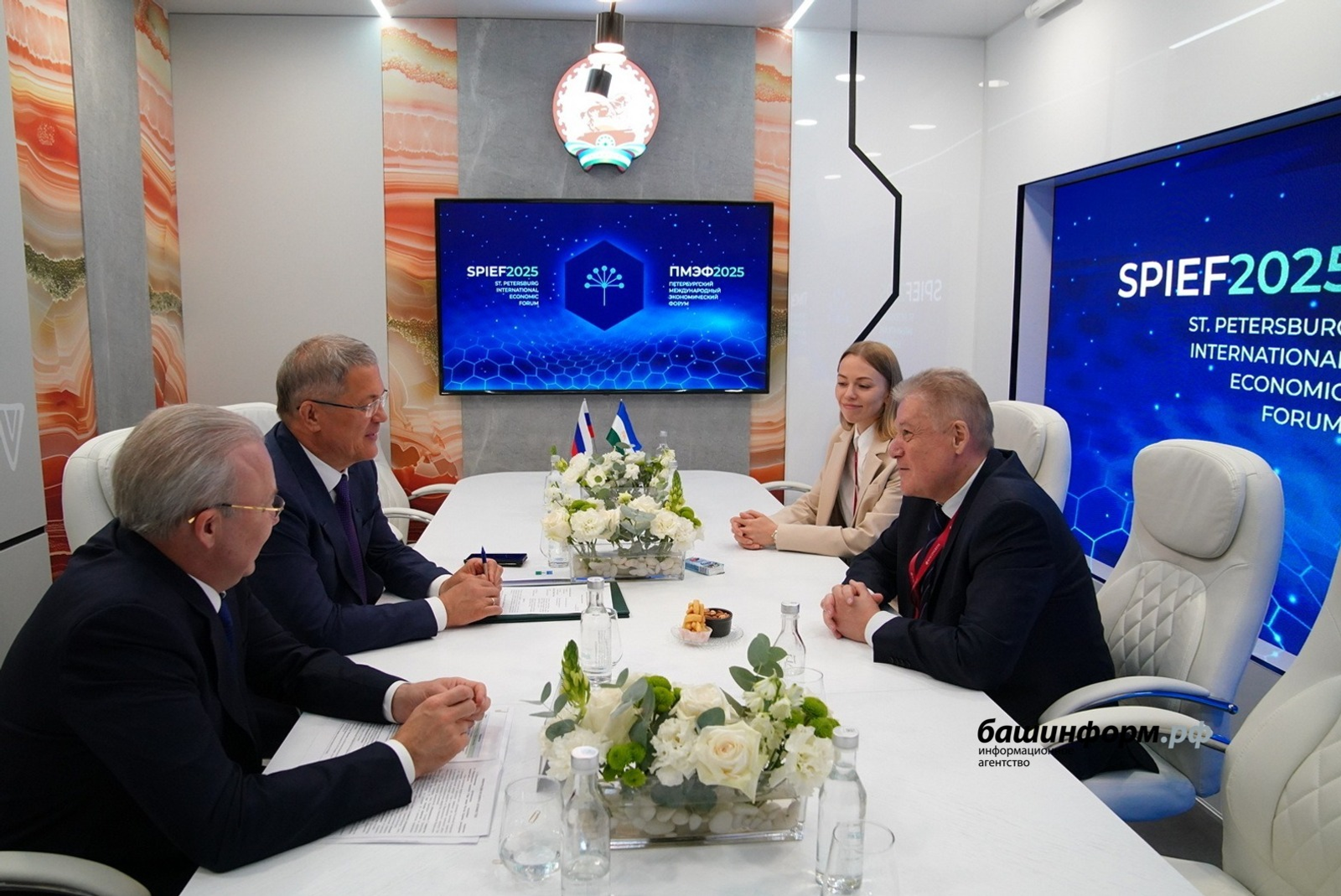 Радий Хабиров и Георгий Боос обсудили вопросы модернизации освещения в Башкирии