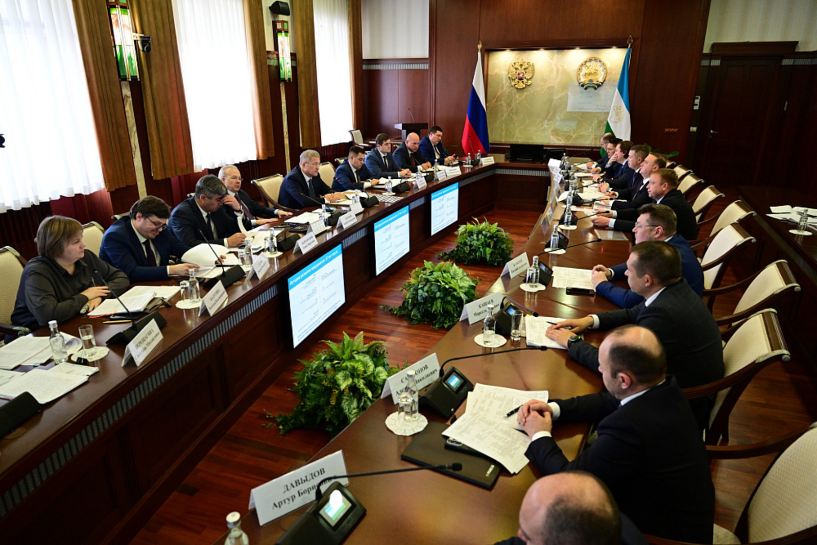 Глава Башкирии провел очередное заседание "Инвестчаса"