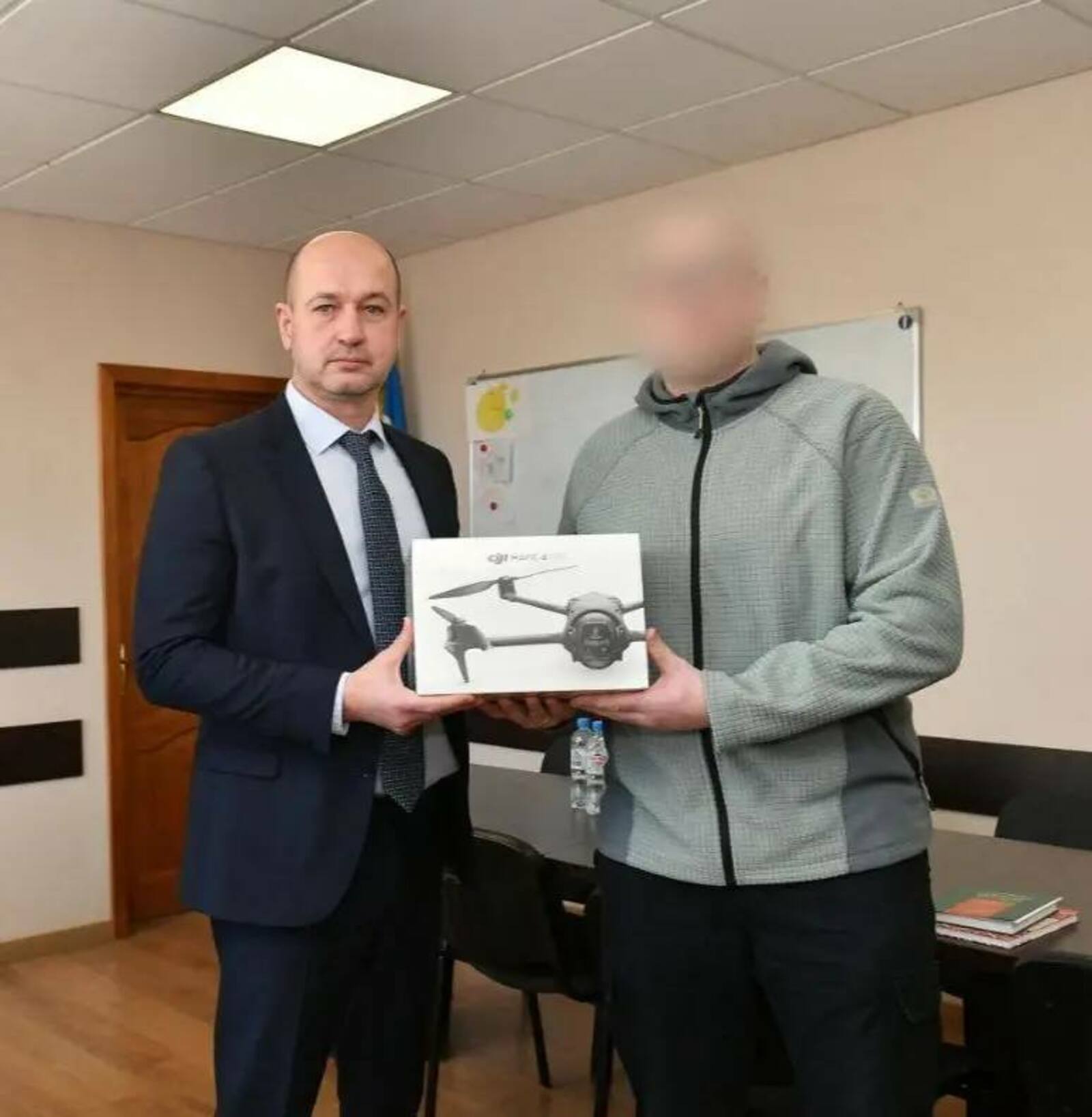 Максим Ульчев передал квадрокоптер и тепловизор коллеге-участнику СВО