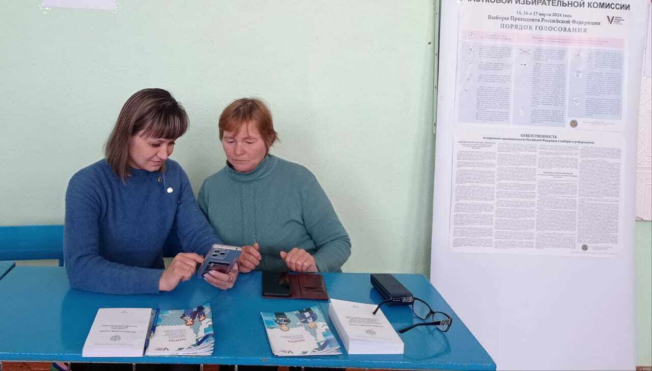Жители Фёдоровского района продолжают активно голосовать на выборах президента РФ