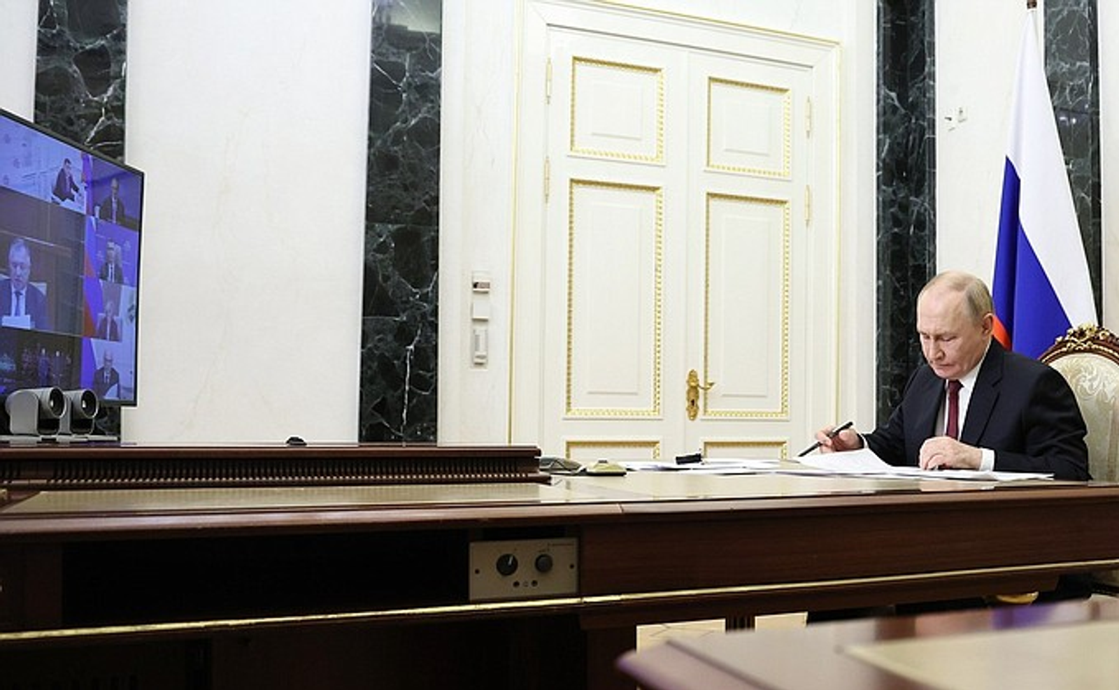 Путин провёл совещание с членами Правительства