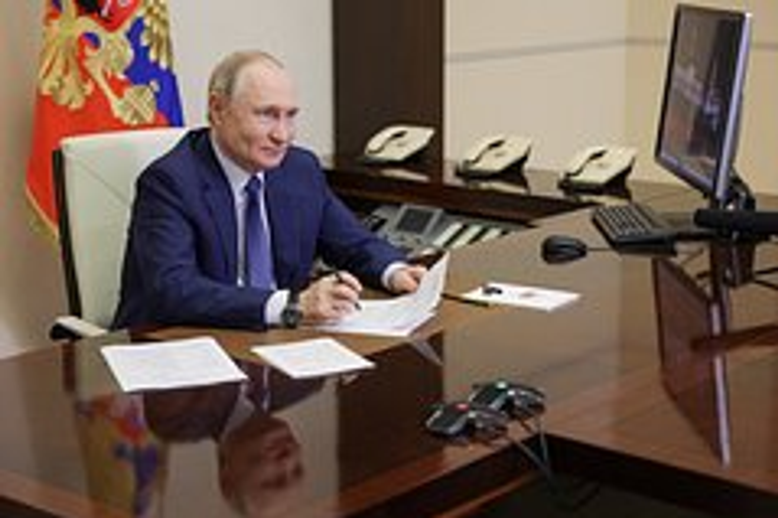 Путин поздравил российских школьников с победой на олимпиаде в Австралии