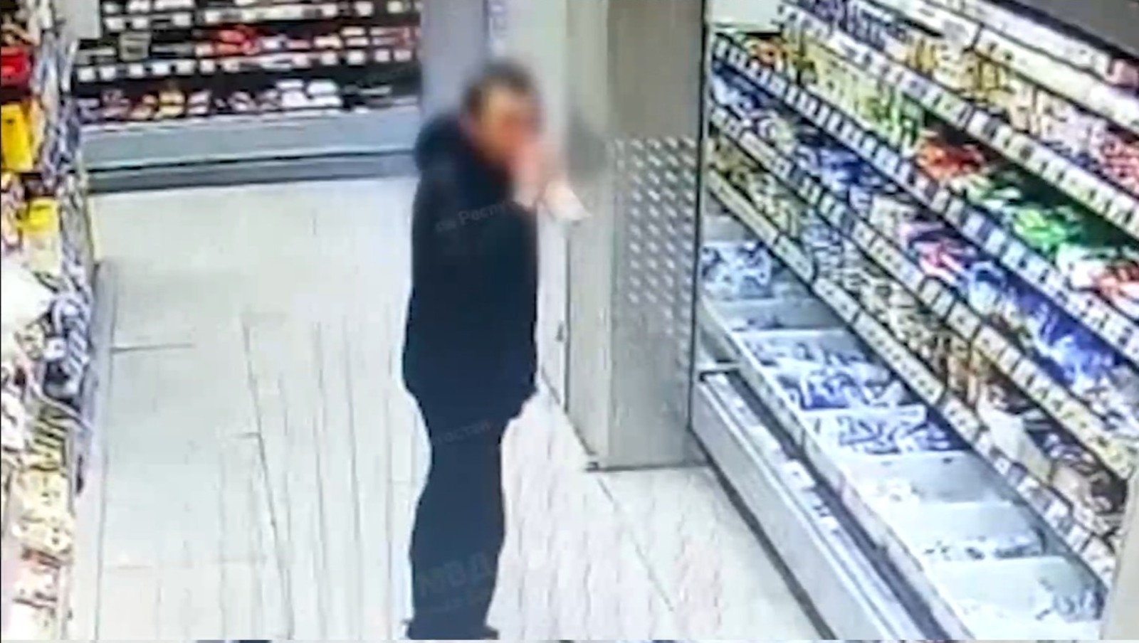 Вооруженный ножом житель Башкирии загнал продавца супермаркета на склад