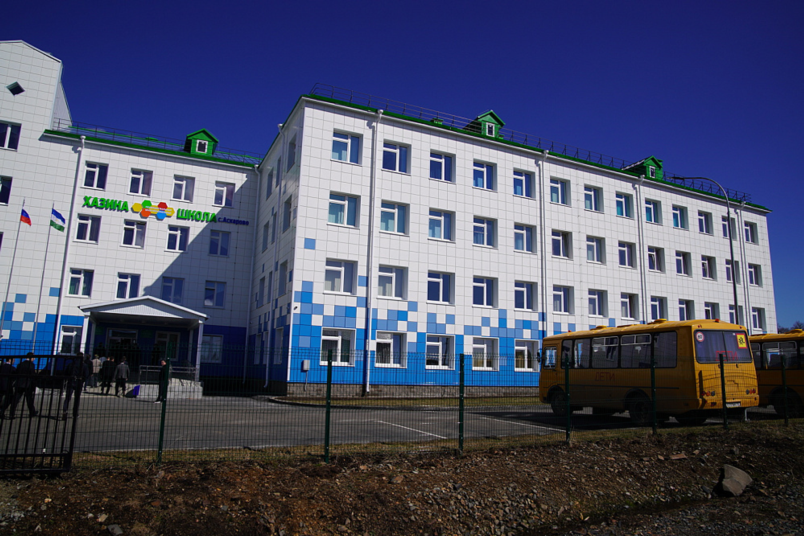 Радий Хабиров посетил новую полилингвальную школу «Хазина» в селе Аскарово