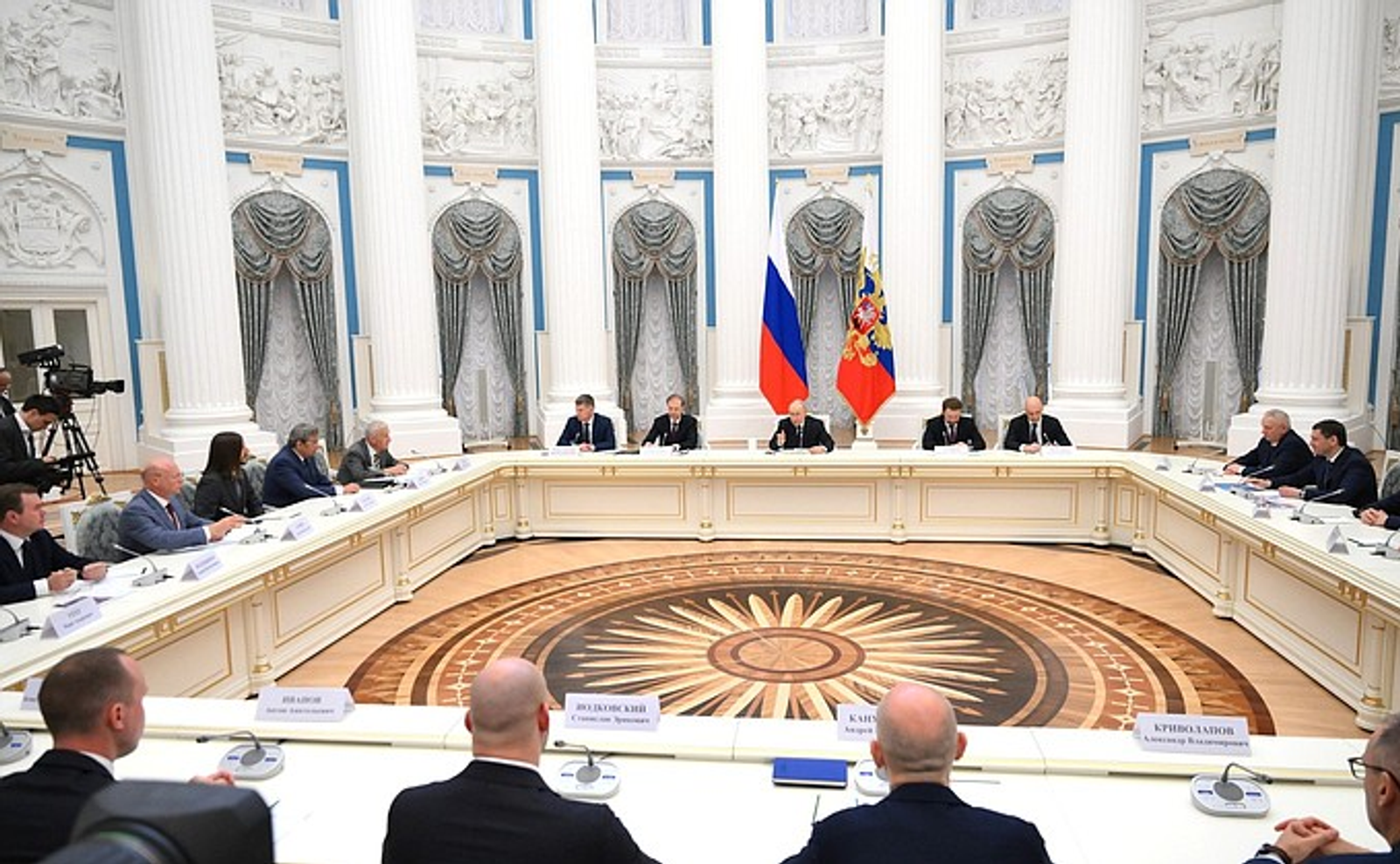 Владимир Путин встретился с представителями российских деловых кругов