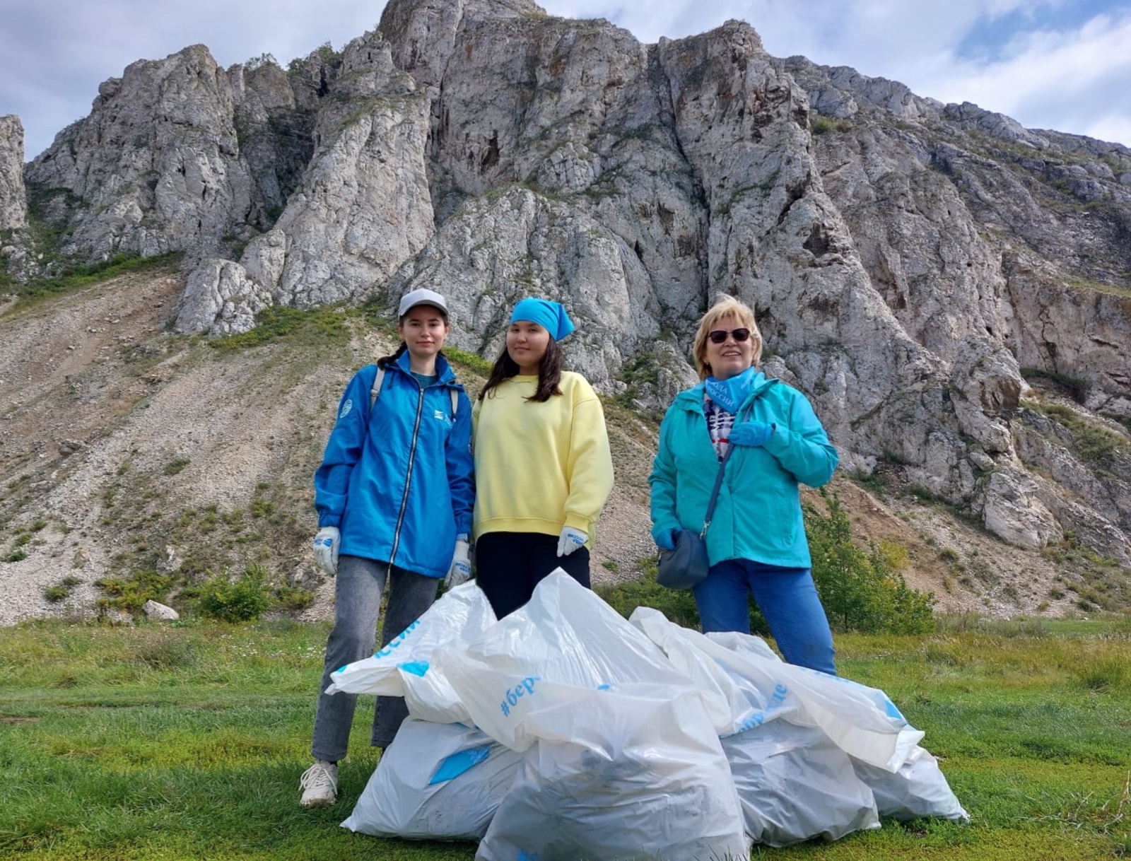 Экологи Башкирии очистили от мусора берег реки Белой