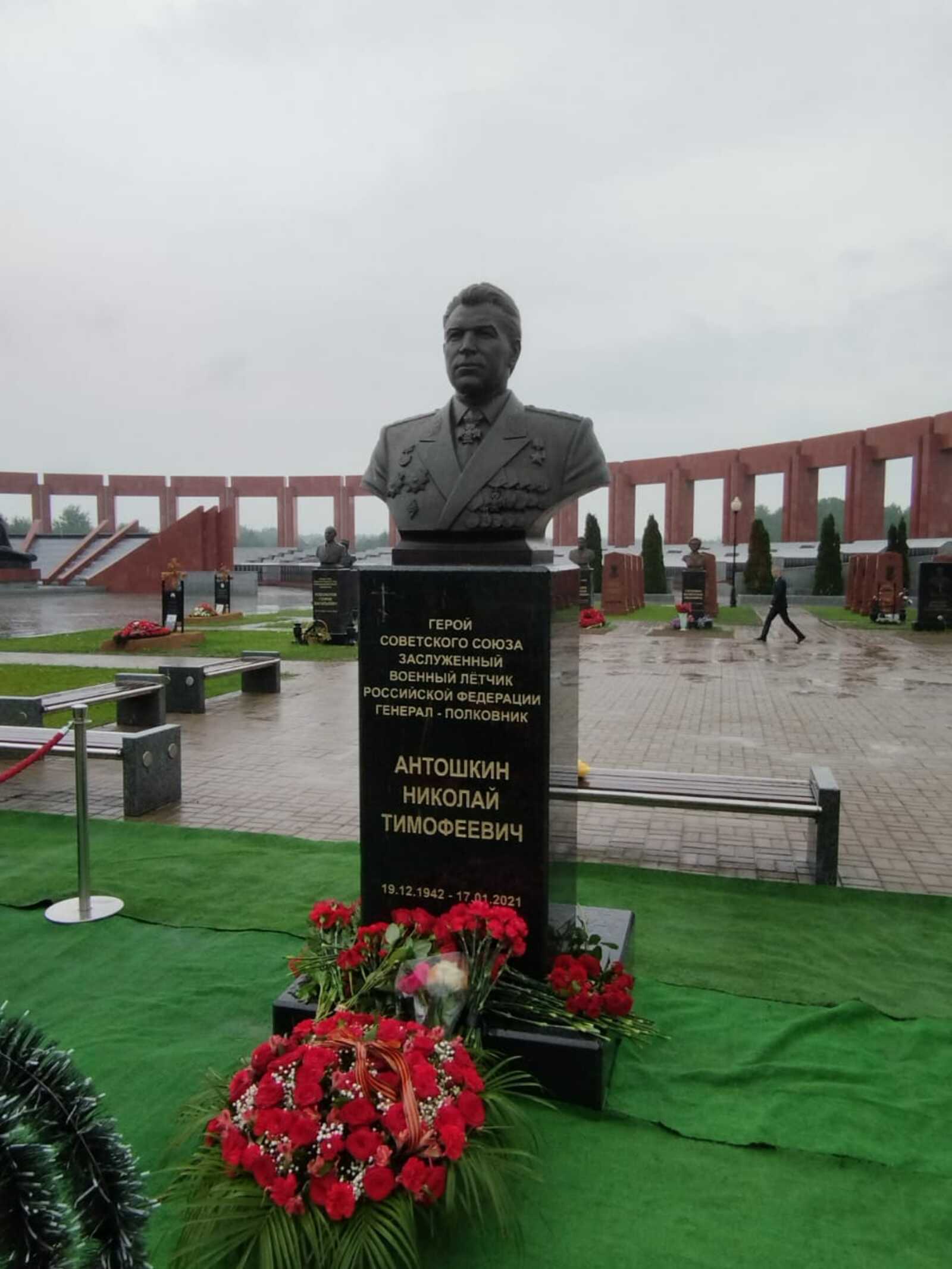 В Мытищах открыли памятник нашему земляку Антошкину Николаю Тимофеевичу