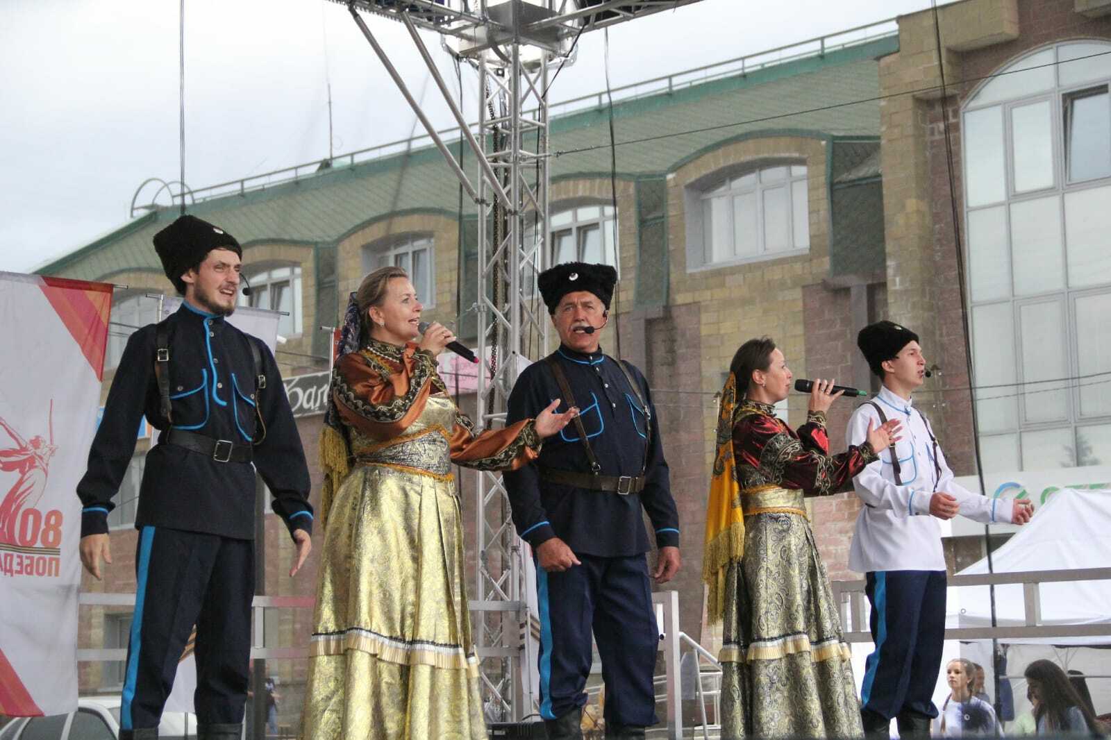 Художник Юрий Сивачев и Ансамбль песни и пляски ЦВО посетили Кумертау