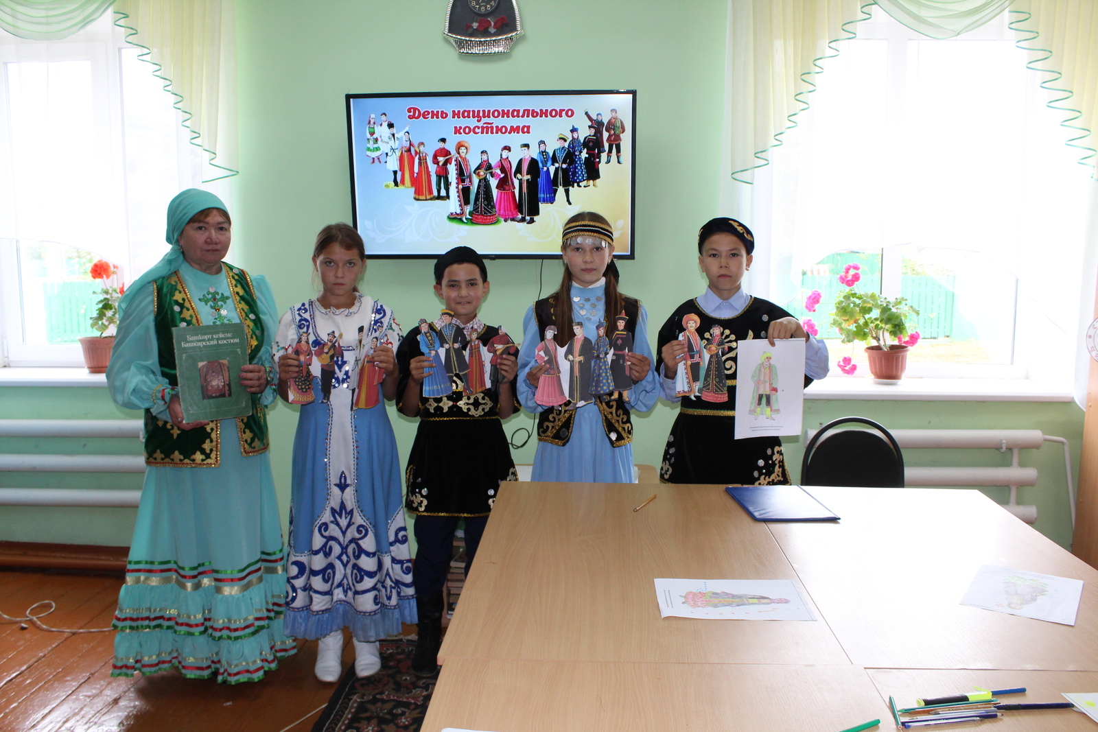 Сегодня - День национального костюма