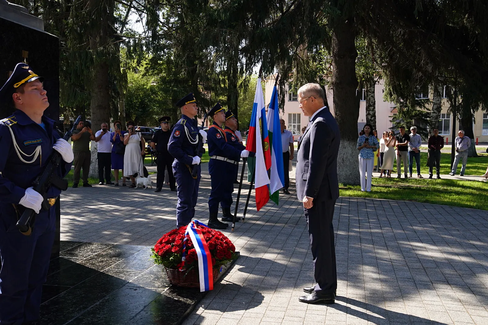 Радий Хабиров возложил цветы к памятнику Гастелло в честь 100-летия ОДК-УМПО