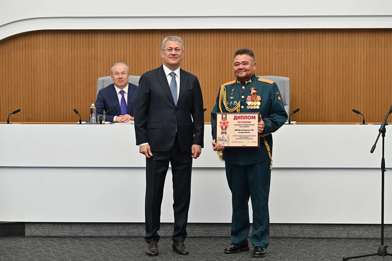 Радий Хабиров наградил победителей смотра-конкурса парадных расчётов