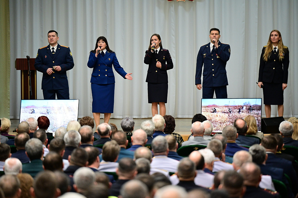 Радий Хабиров поздравил сотрудников органов внутренних дел с праздником