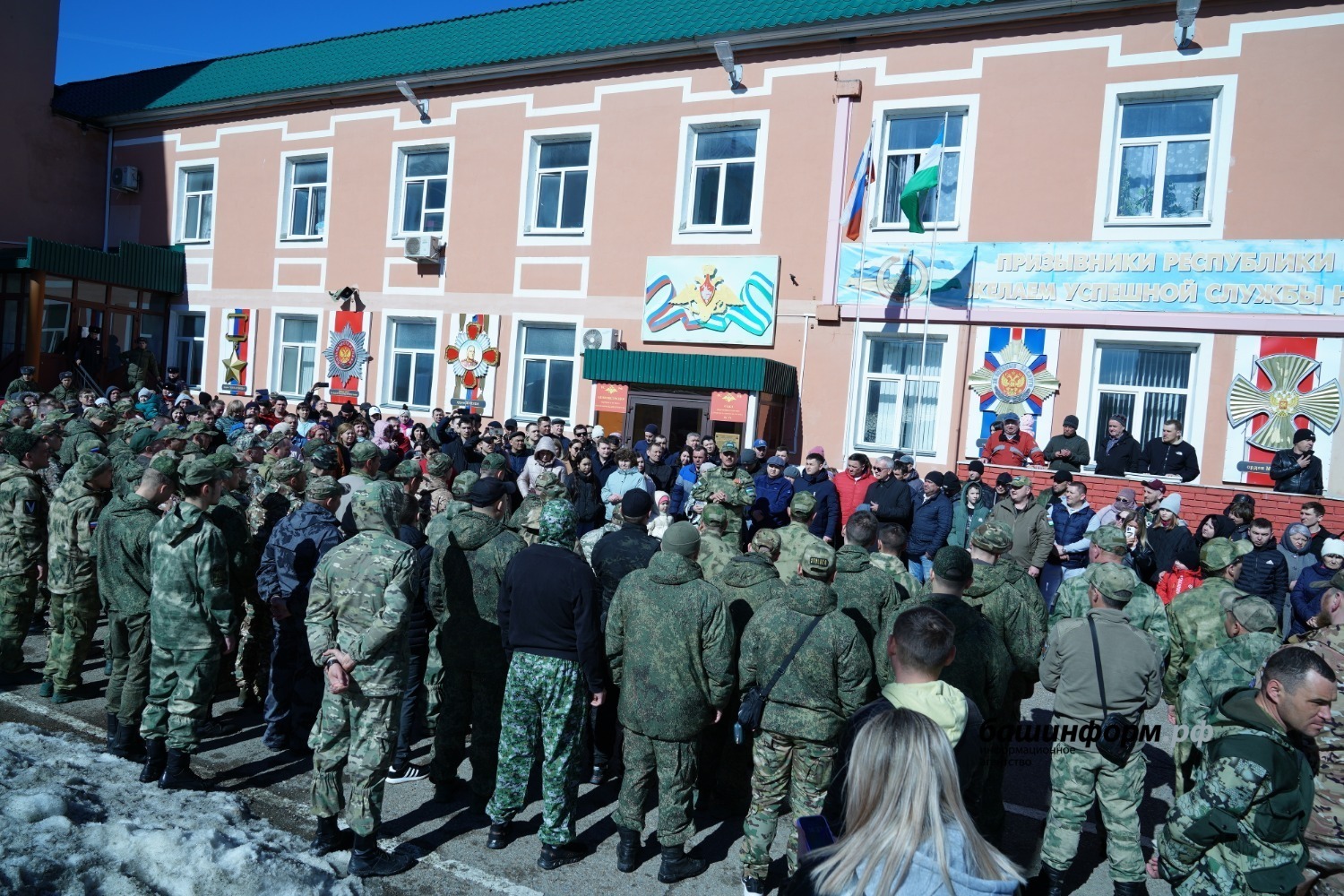 Еще одна группа мобилизованных после отдыха отправилась из столицы Башкортостана в зону СВО