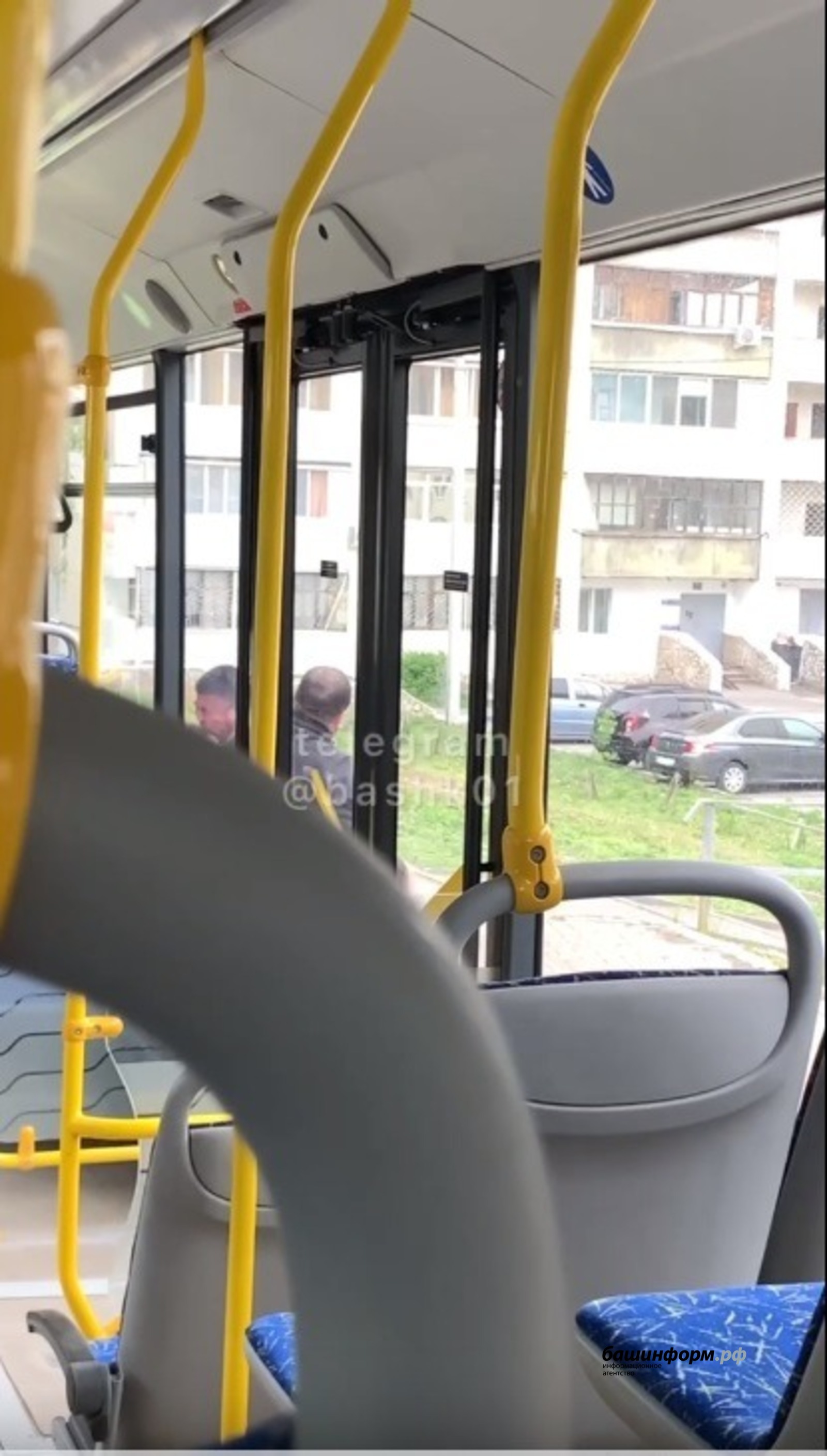 В Башкирии водитель и пассажир автобуса устроили драку