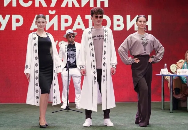Глава Башкирии поздравил жителей республики с Днем национального костюма