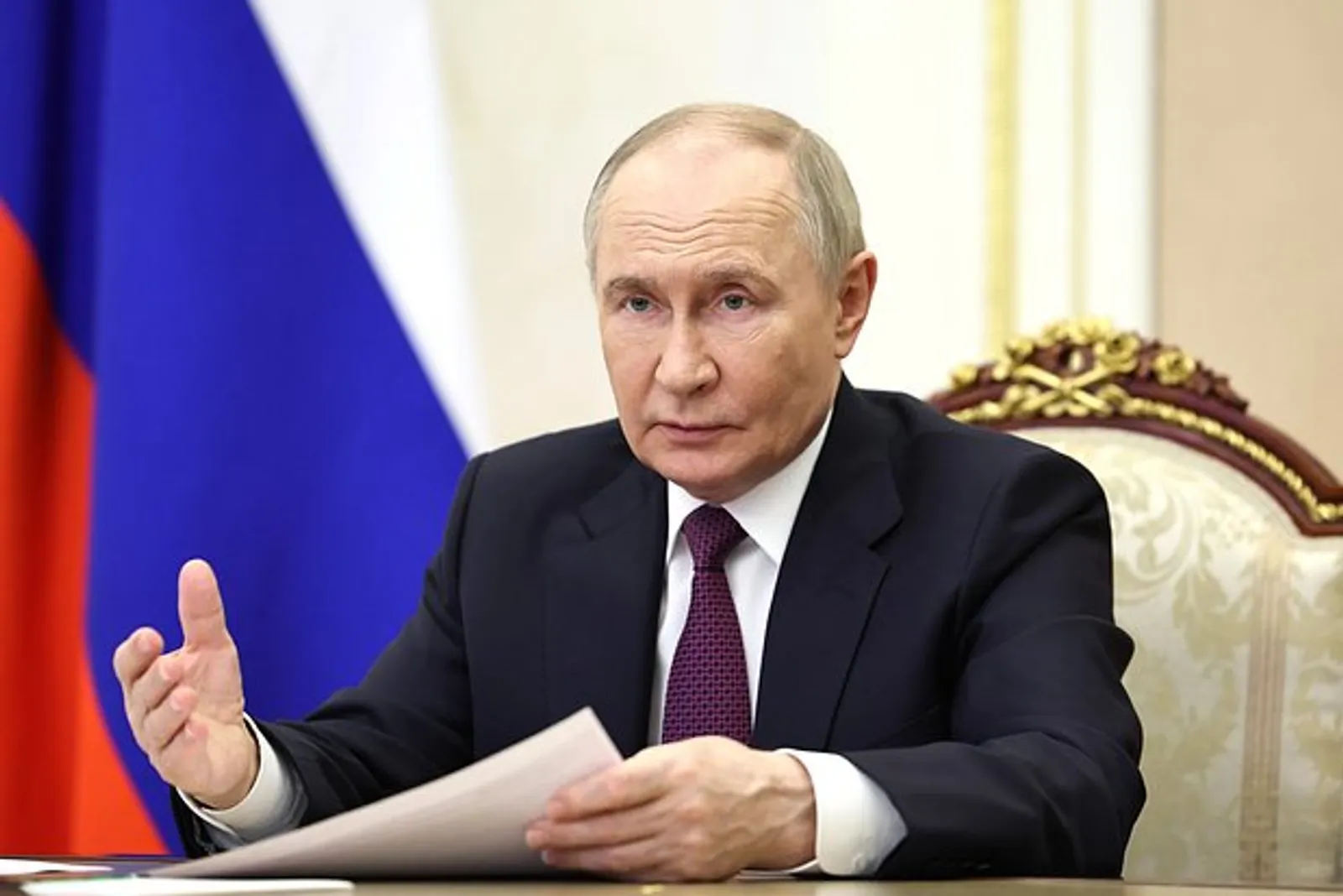 Путин объяснил сбои в работе интернета