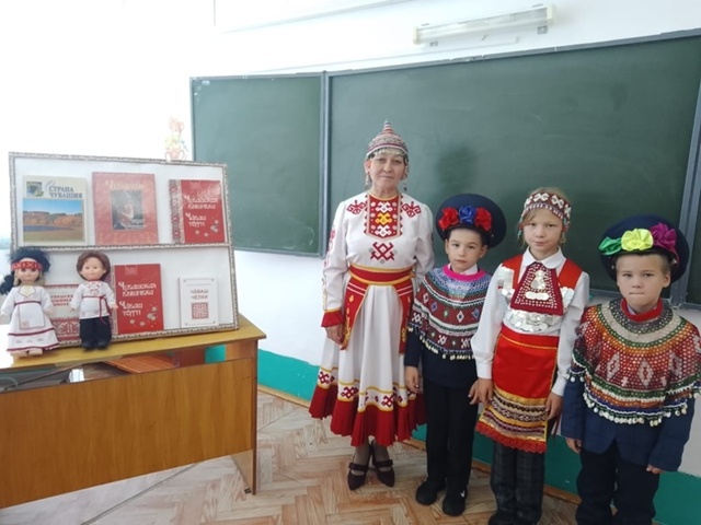 Сегодня - День национального костюма