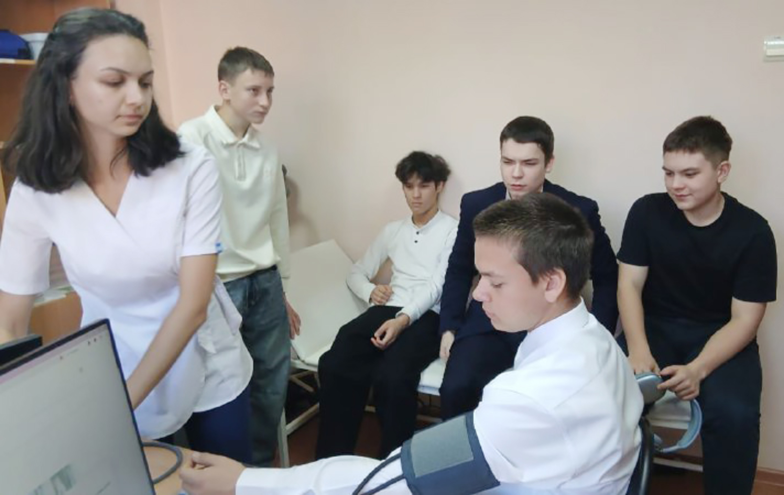 Познакомились с профессией медработника