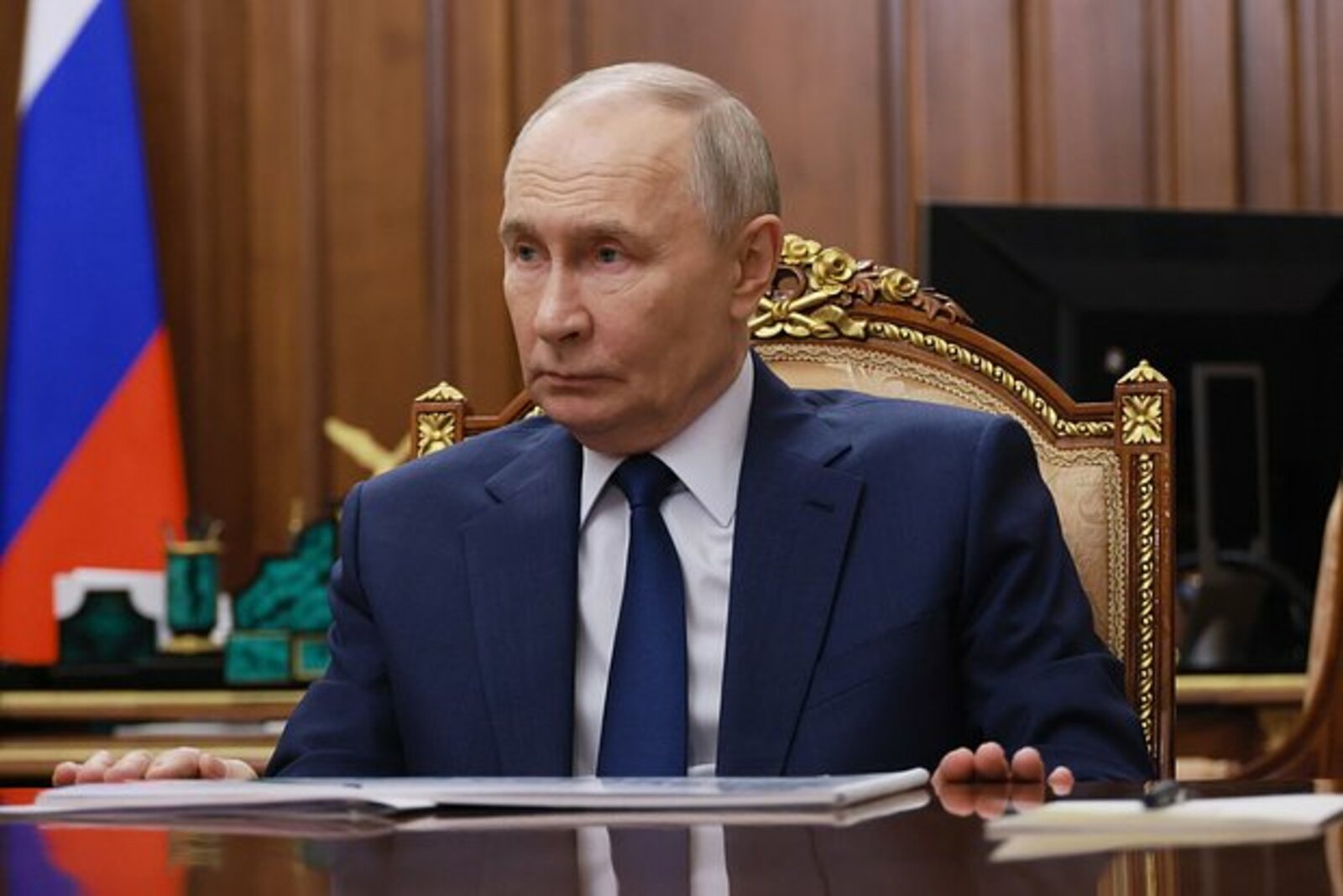 Путин присвоил звание Денису Майданову