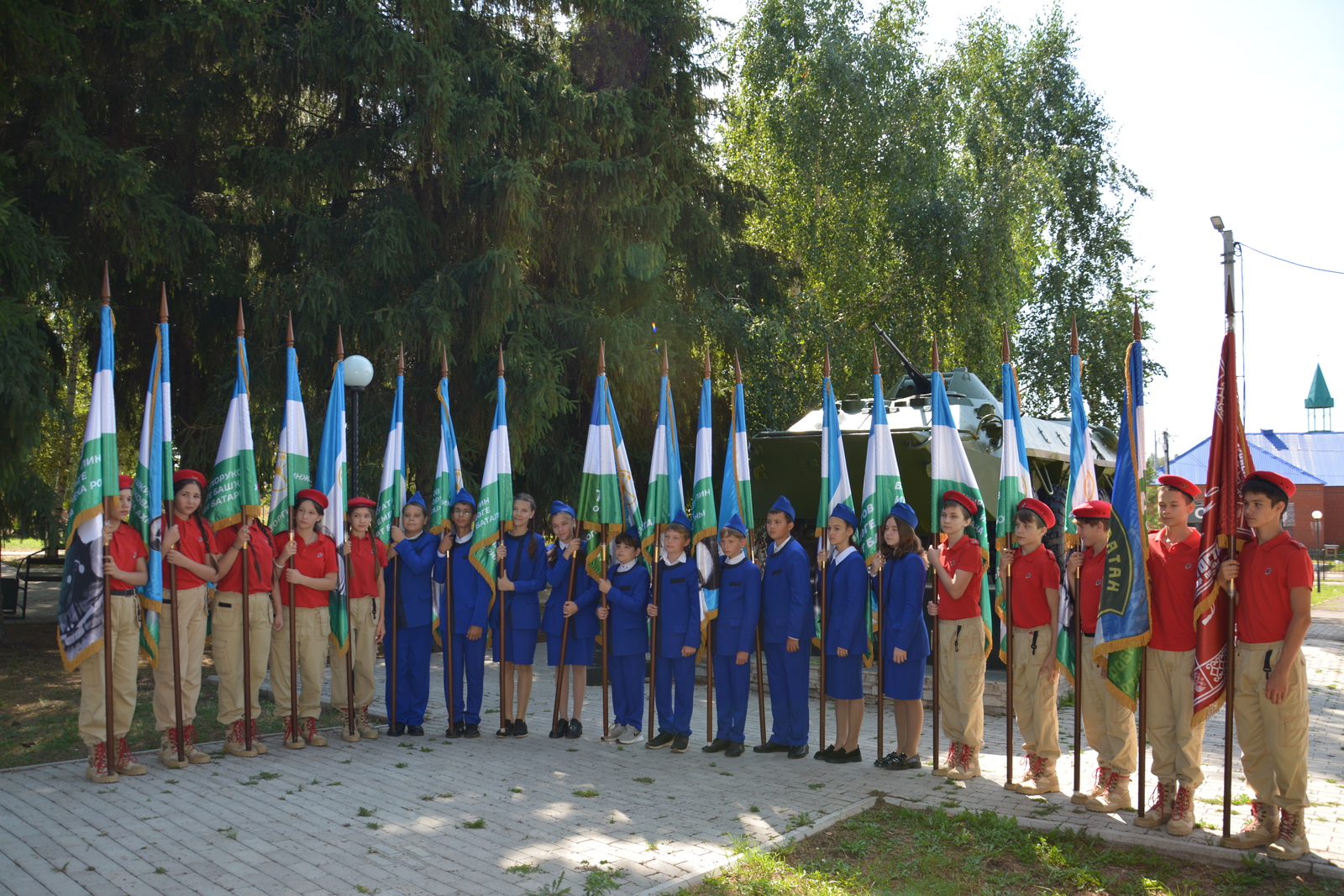 Именные знамёна батальонов Башкирии переданы юным  патриотам Фёдоровского района