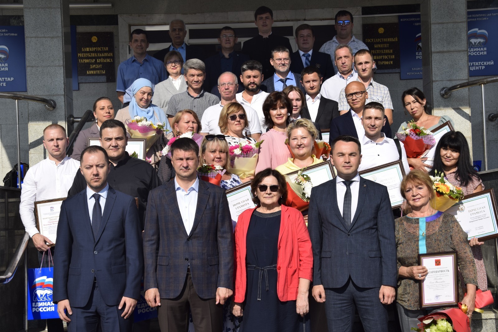 В городе Уфе Республики Башкортостан состоялось награждение медработников, вернувшихся из Донбасса