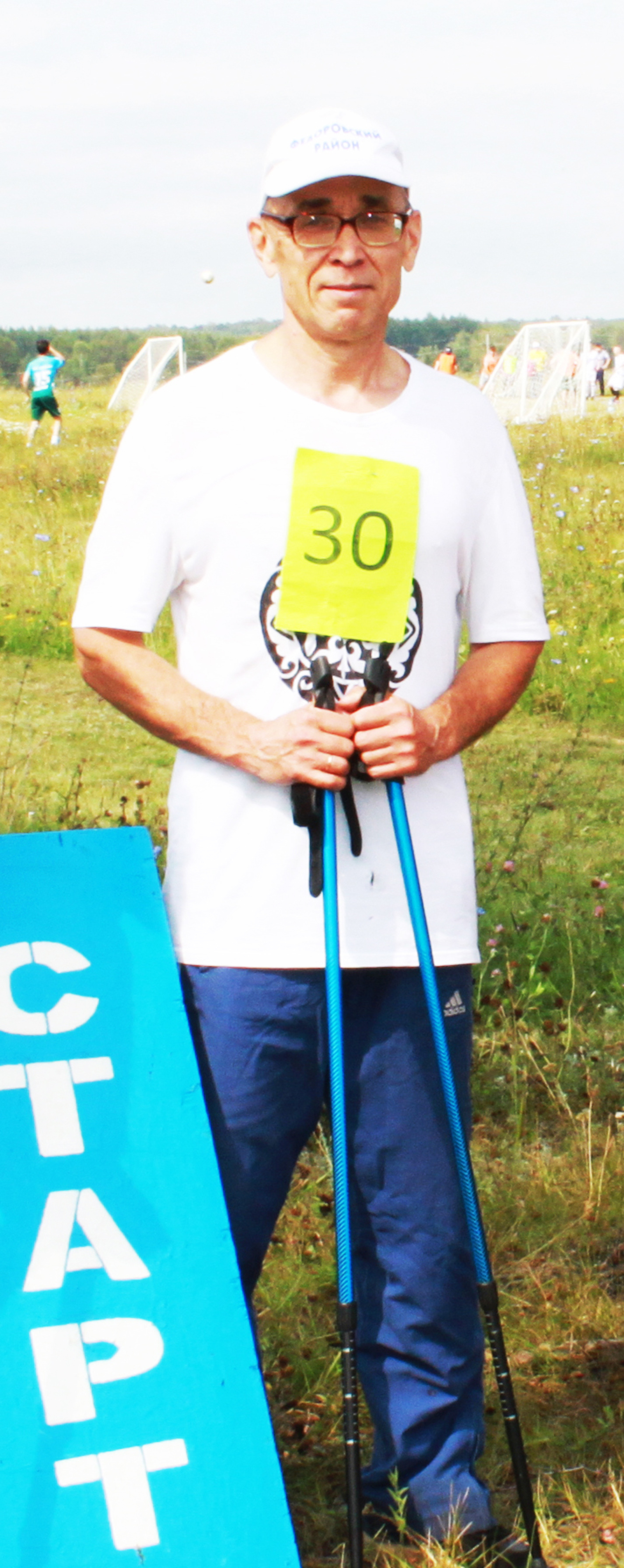 На Дне физкультурника Самат Ахмеров занял первое место в категории до 60 лет в личном зачёте по дисциплине северная ходьба.