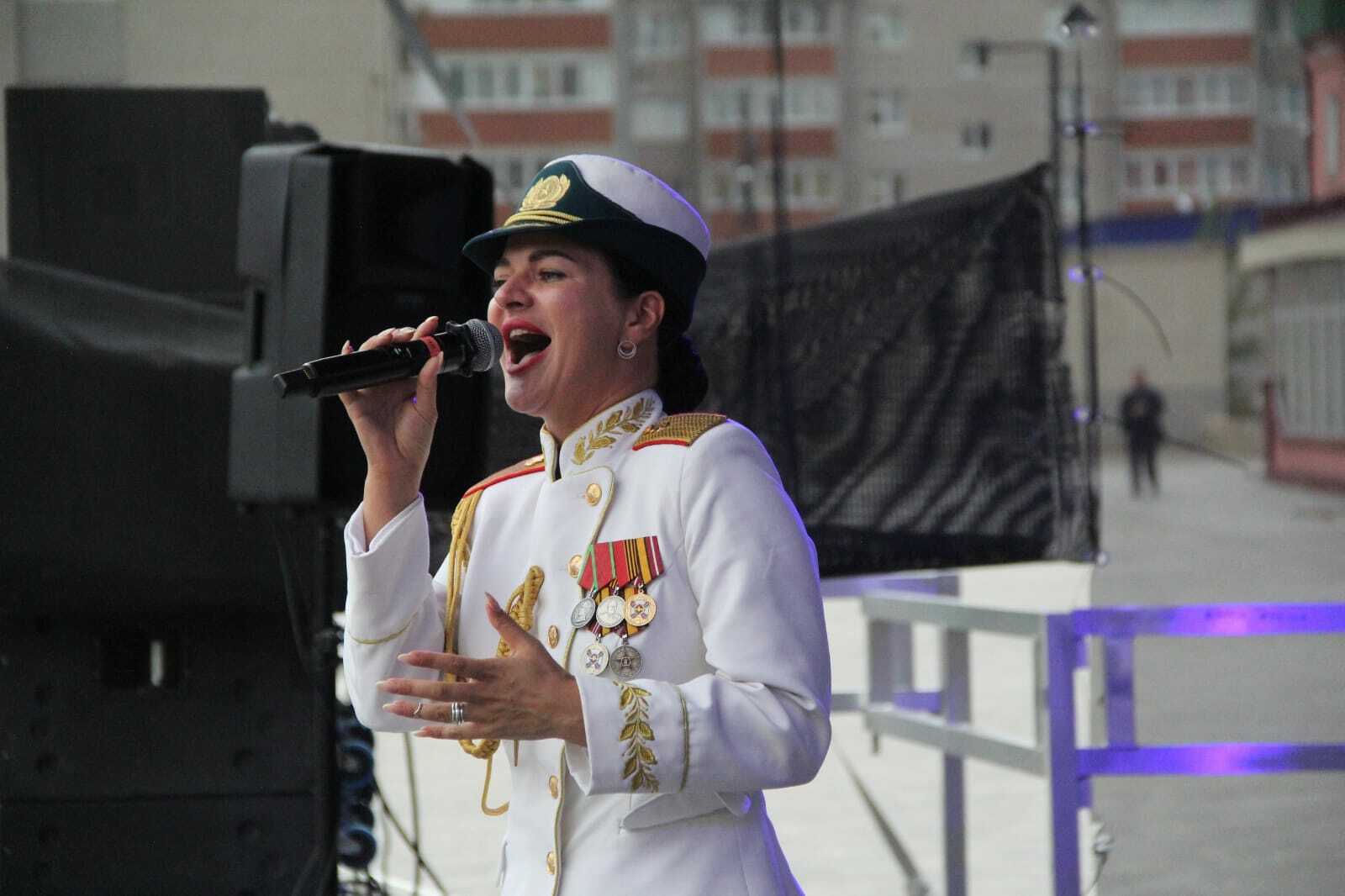 Художник Юрий Сивачев и Ансамбль песни и пляски ЦВО посетили Кумертау