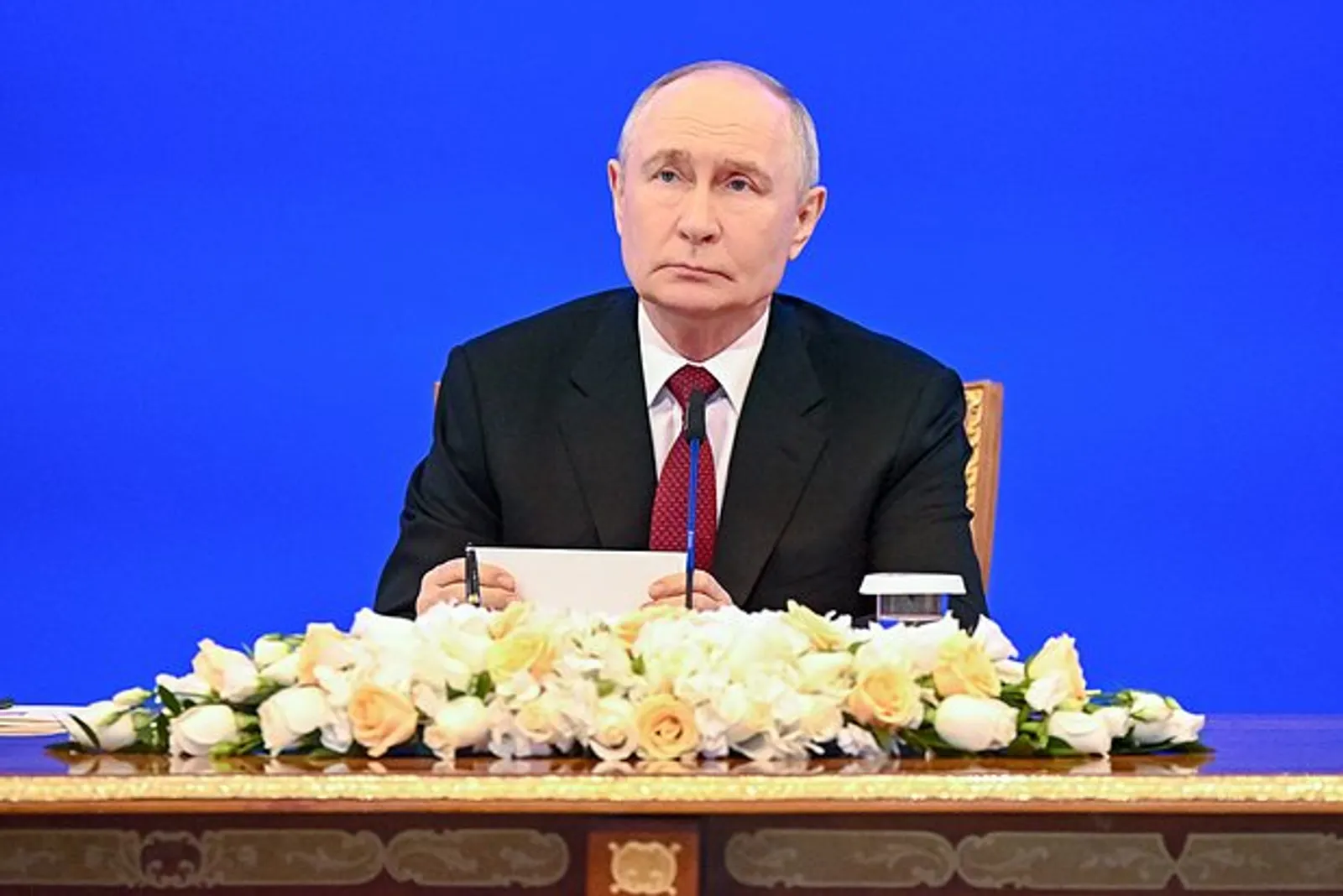 Путин назвал реальным сценарий исчезновения ряда профессий из-за ИИ