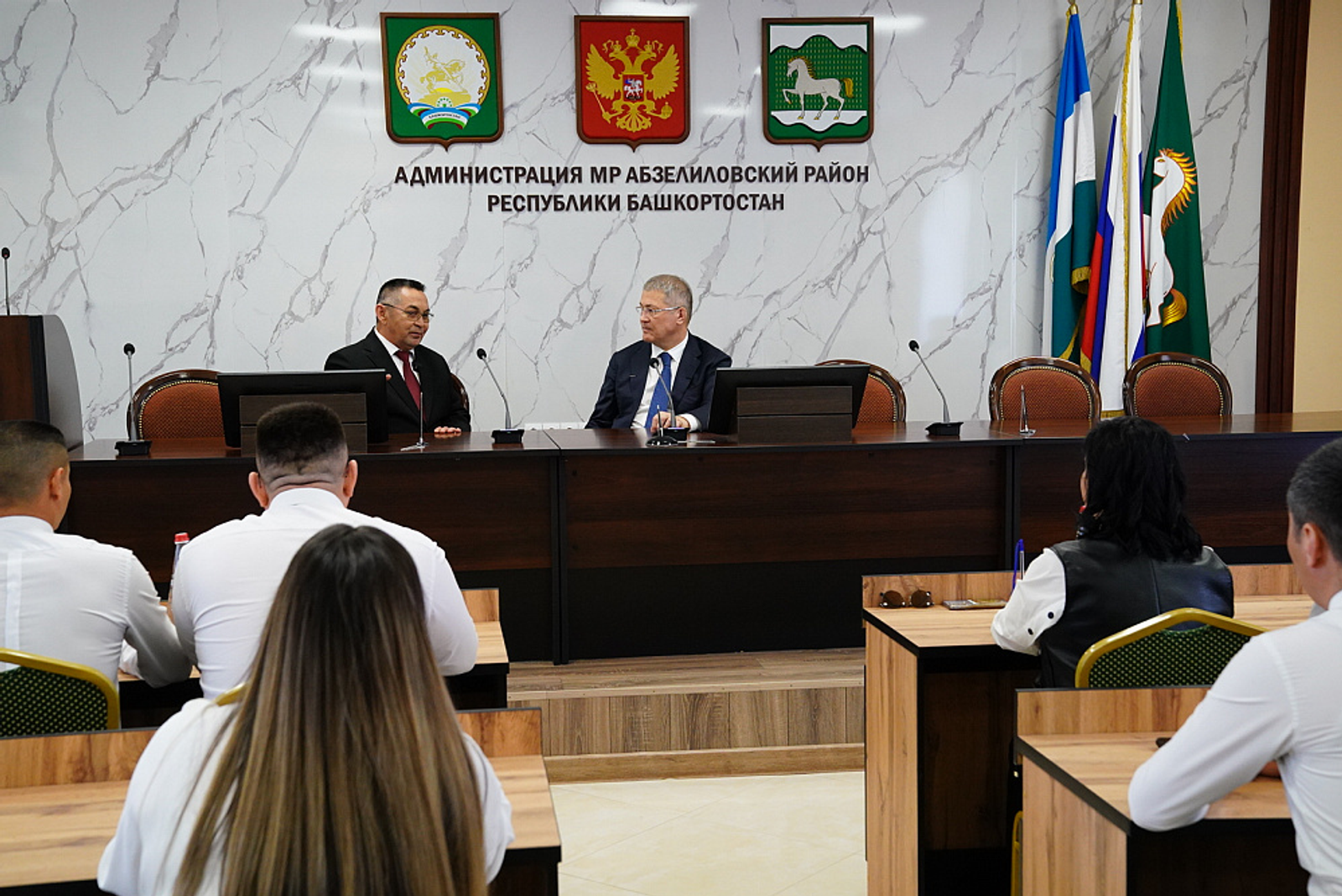 Радий Хабиров встретился с главами муниципалитетов Зауралья и предпринимателями