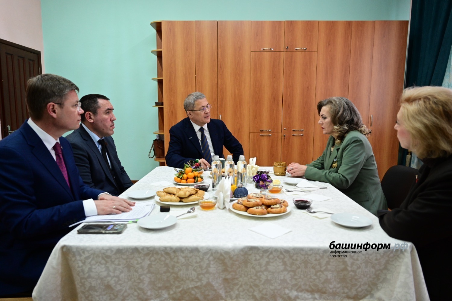 Глава Башкирии встретился с мамой погибшего Героя России Максима Рыбакова