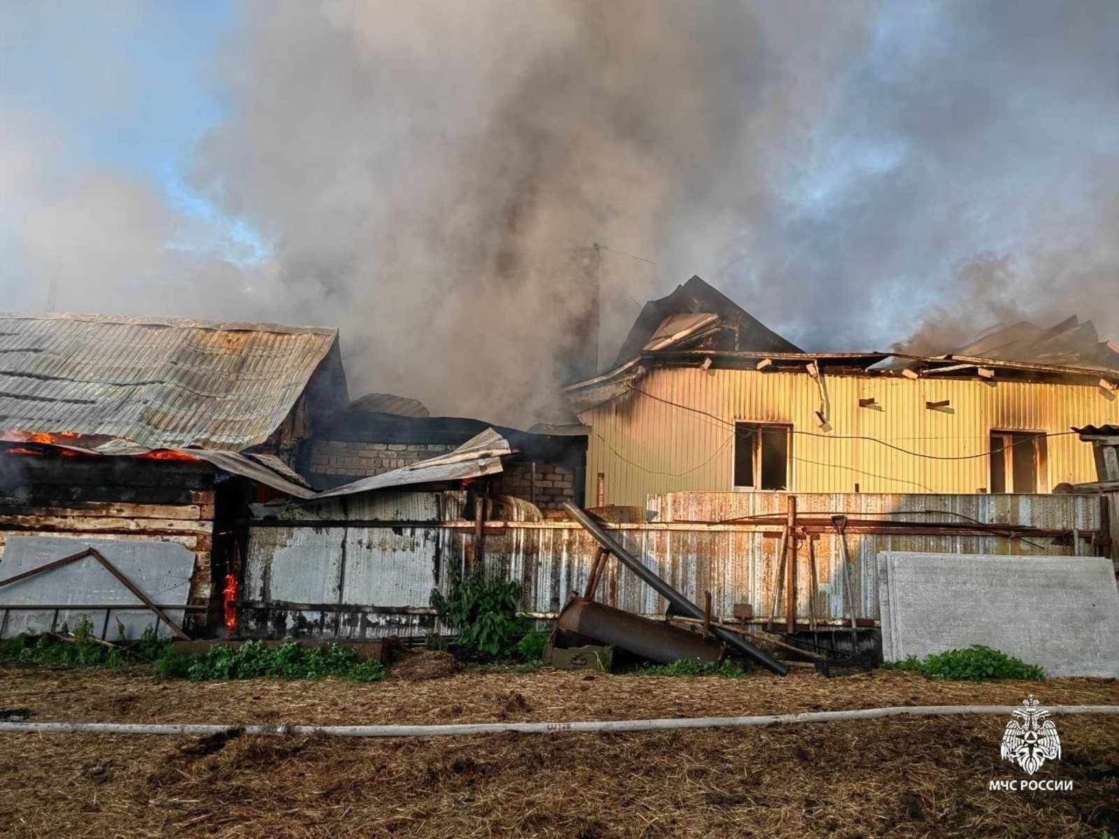 При тушении пожара в Башкирии спасатели обнаружили погибшую женщину