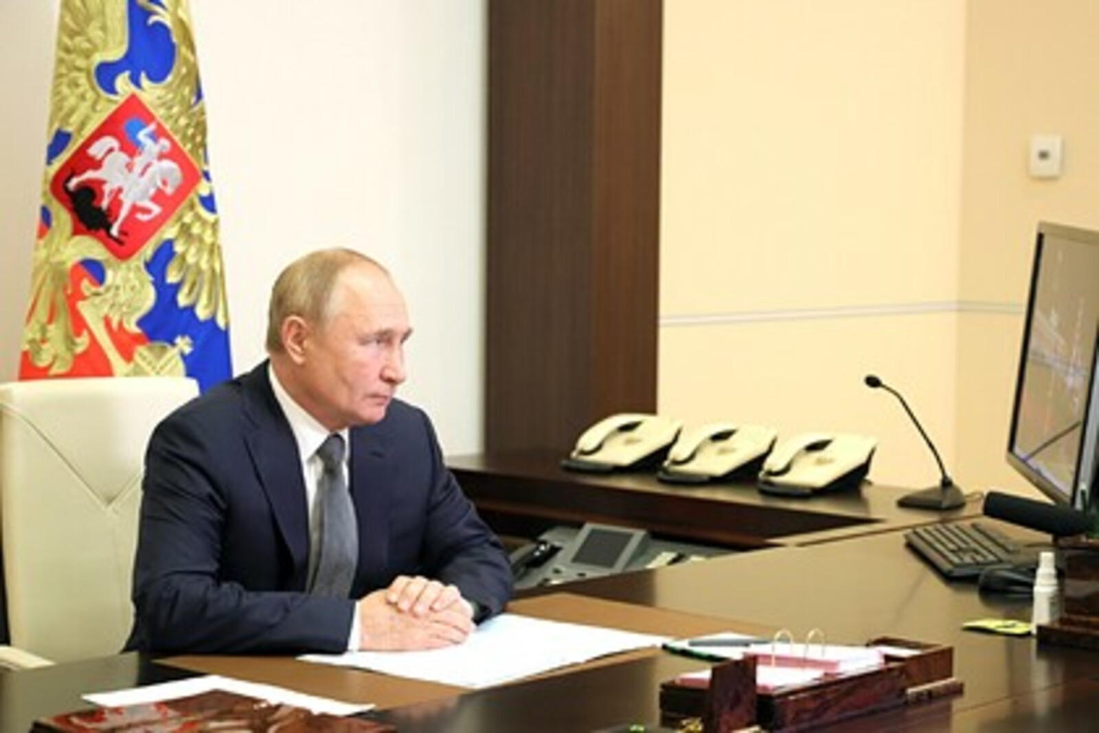 Globallookpress.com В Кремле рассказали о разговоре Путина с директором ЦРУ