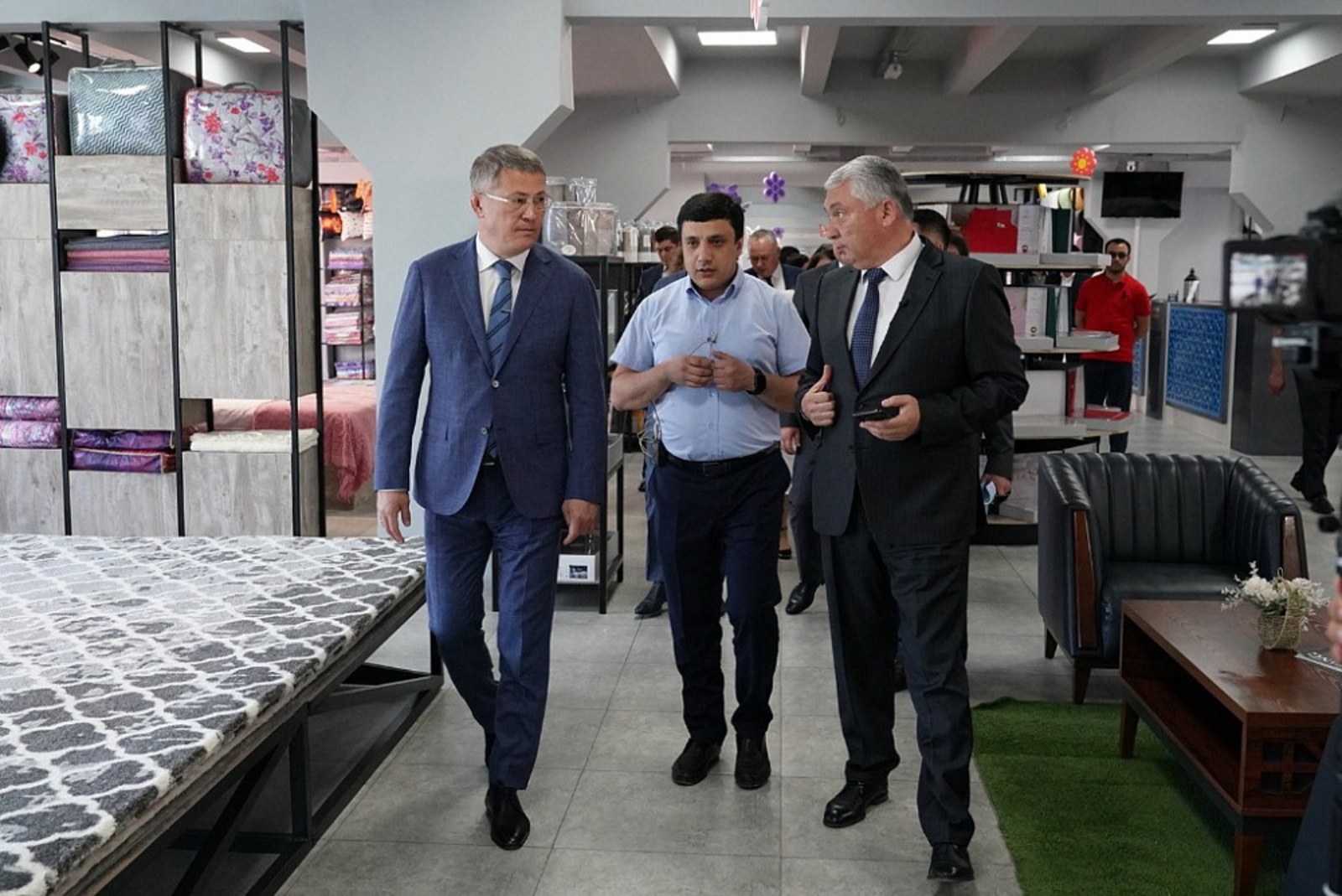 Радий Хабиров предложил локализовать в Республике Башкортостан производство узбекских ковров