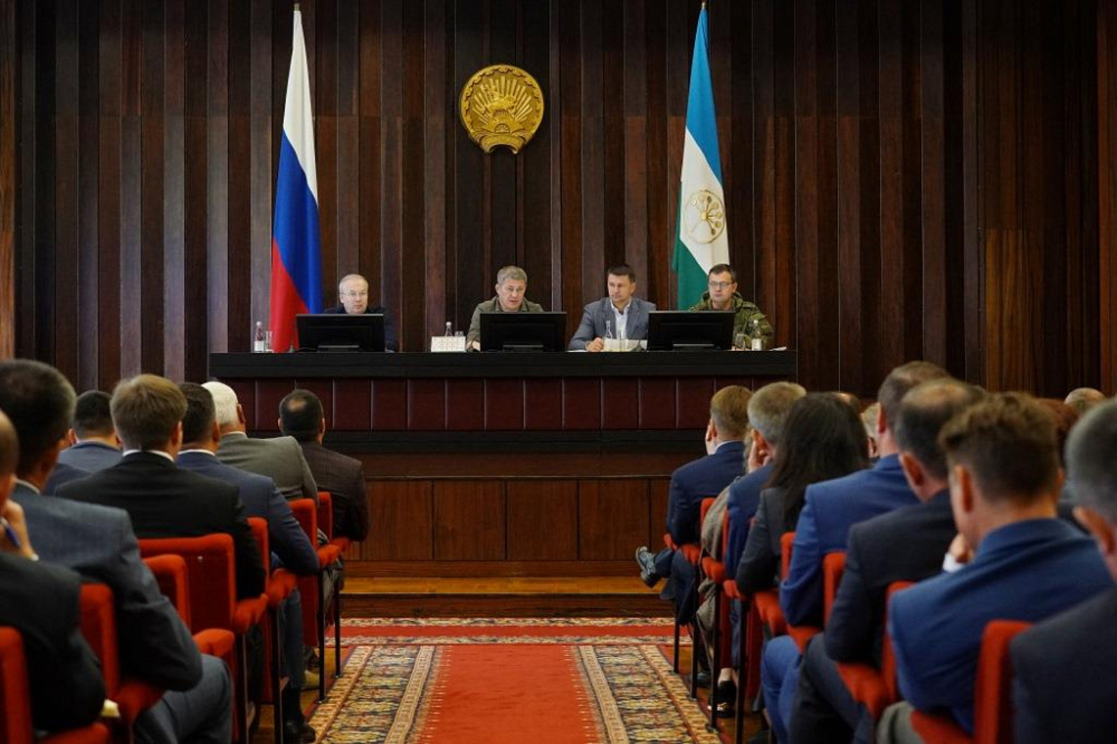 Глава региона Радий Хабиров провёл мобилизационное совещание с главами муниципалитетов и членами Правительства Башкортостана