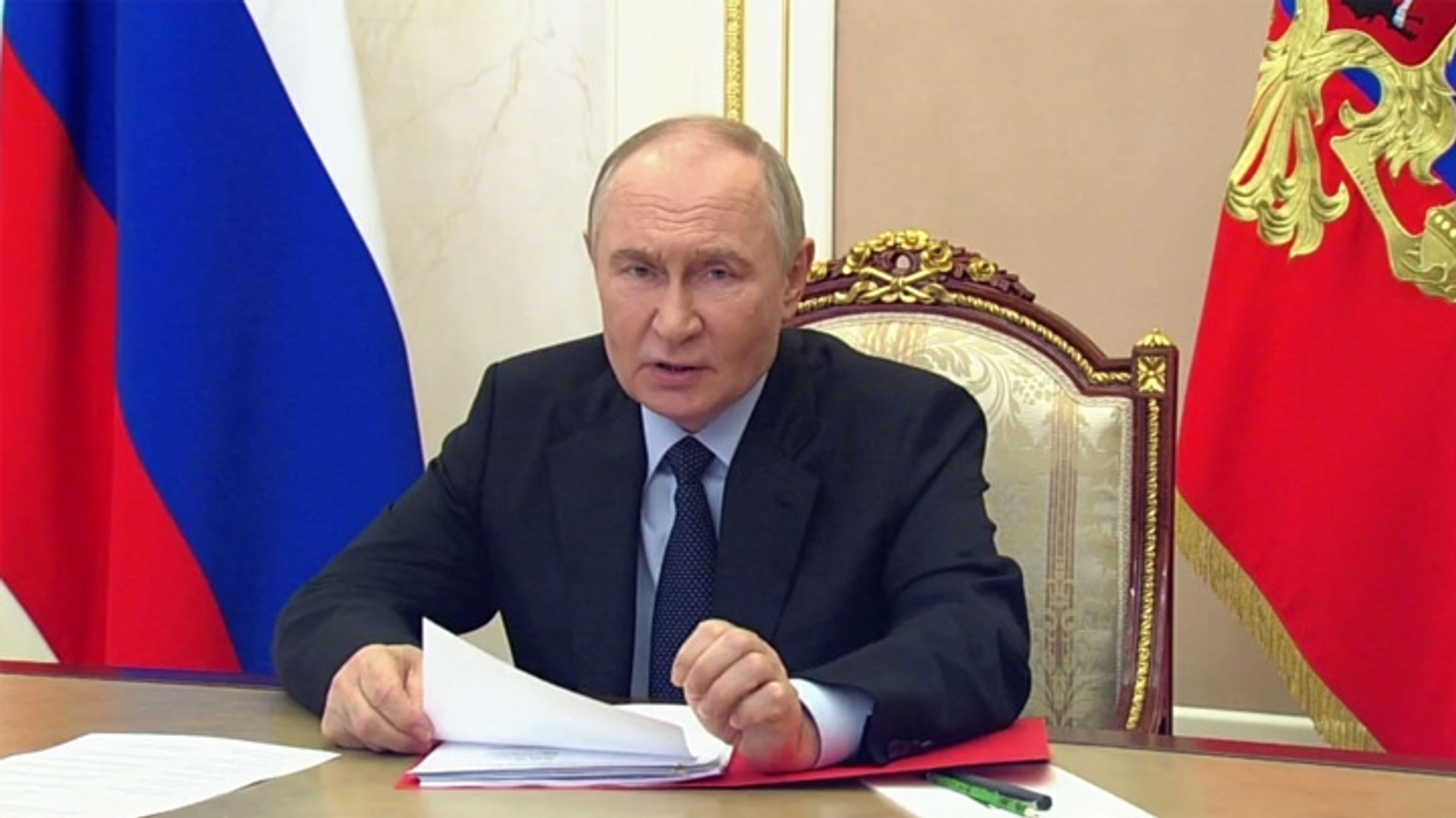 Путин поручил отправить некоторых российских чиновников на учебу во Вьетнам