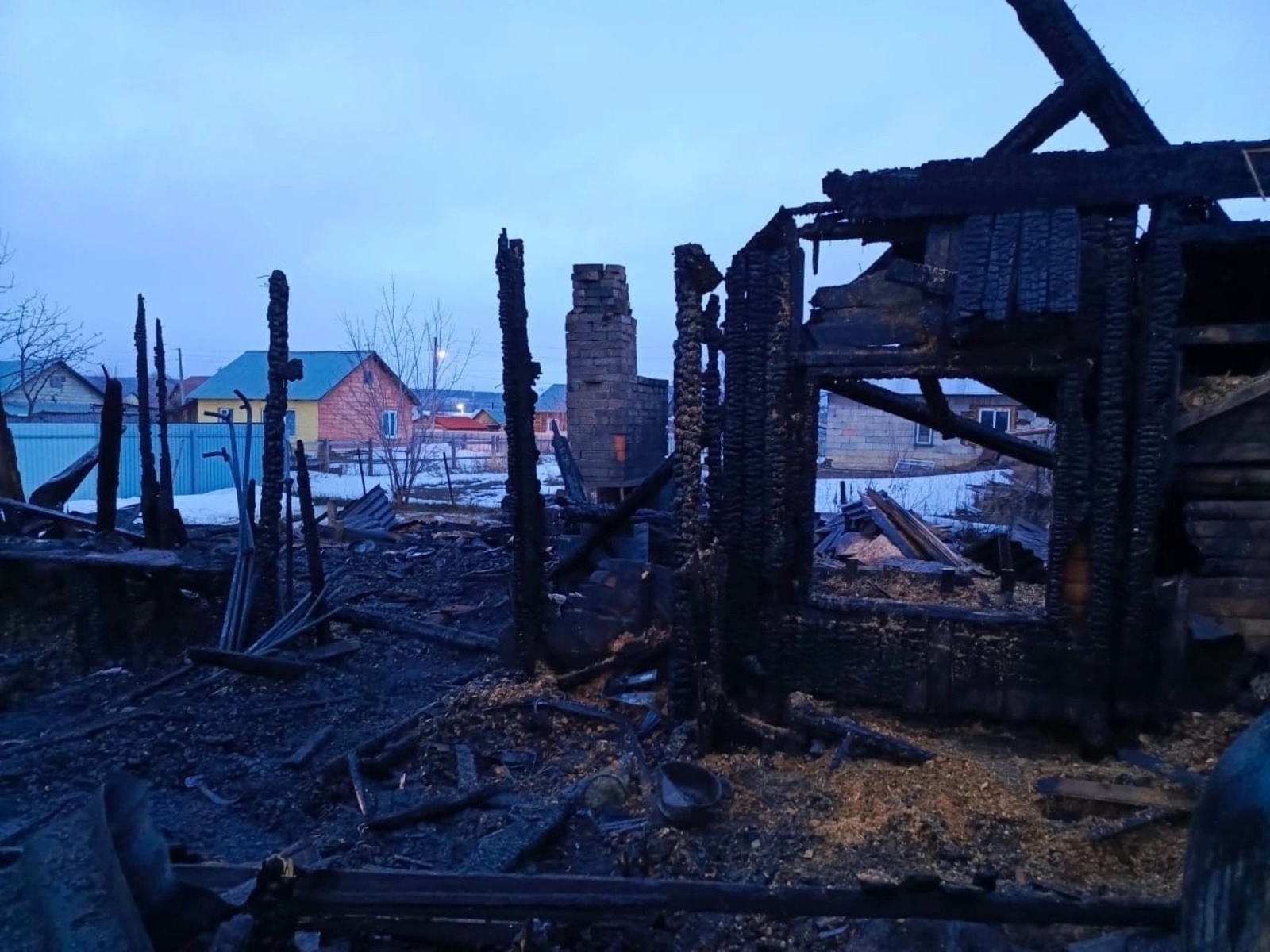 В Башкирии при пожаре в жилом доме погибла семья с двумя детьми