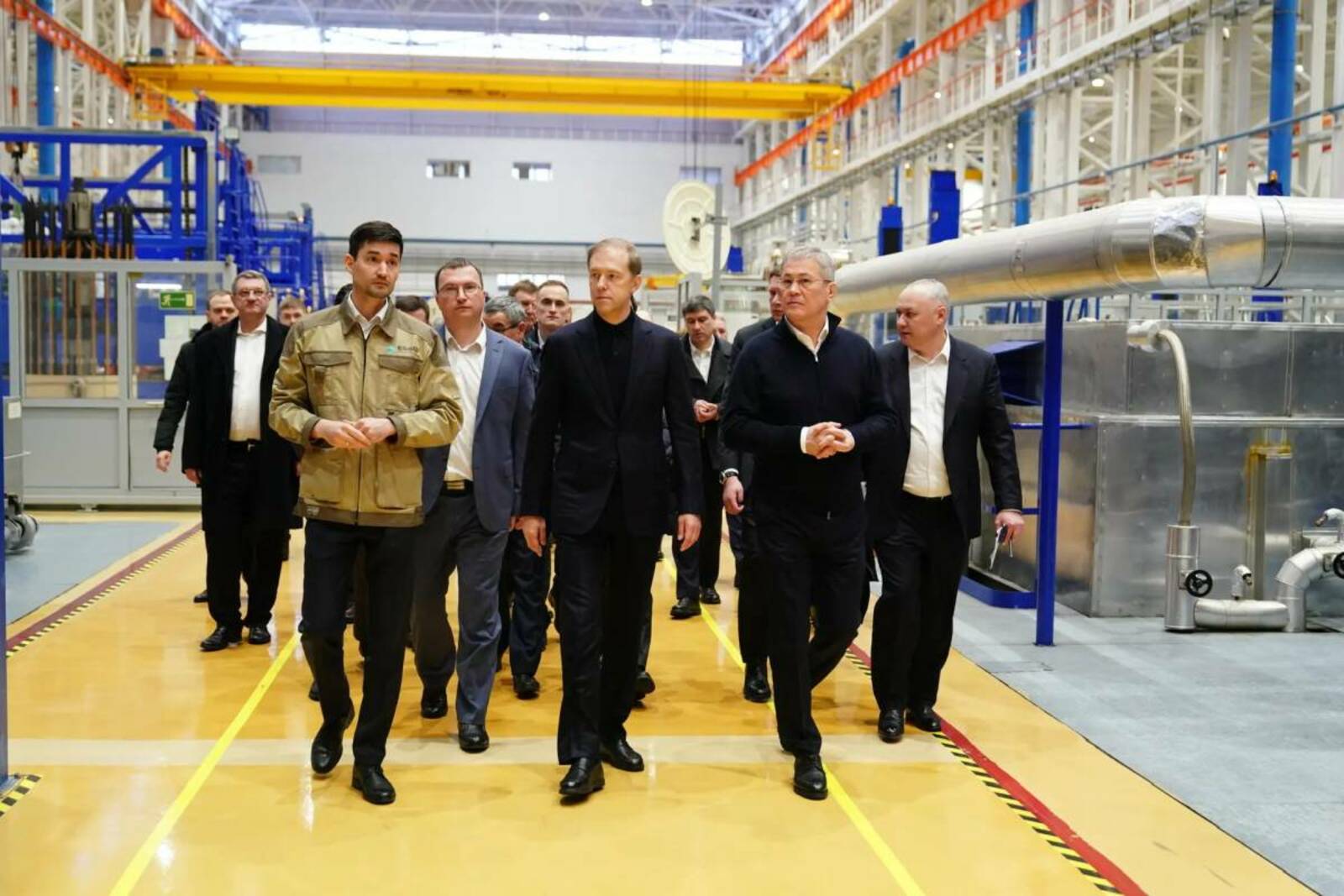 Радий Хабиров и Денис Мантуров посетили промышленные предприятия Башкирии