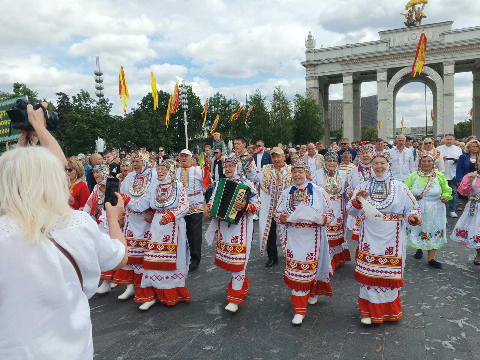 Даже иностранцы благодарили за душевный концерт